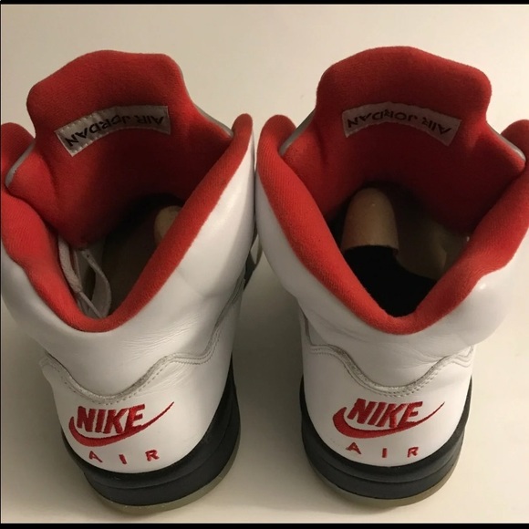 Authentic Jordan 5 Retro Fire Red Silver Tongue 2020 - Picture 5 of 6